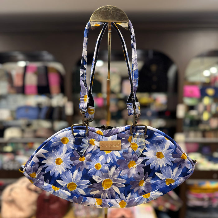 The Blue Daisies 💙🌼 KOKYKAI BACI KISS CLUTCH 💋
