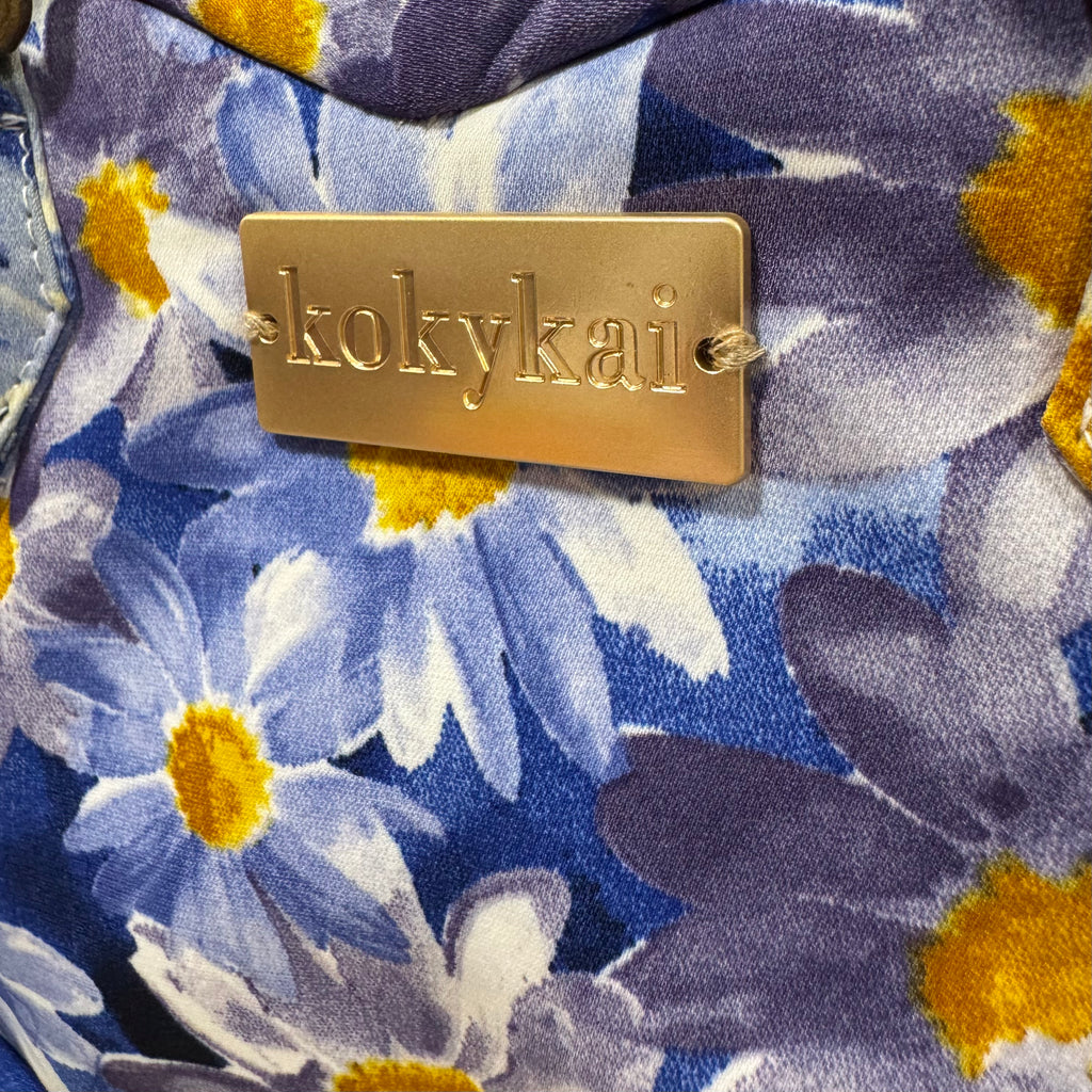 The Blue Daisies 💙🌼 KOKYKAI BACI KISS CLUTCH 💋