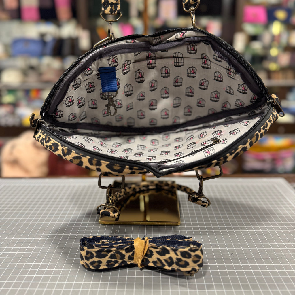 The Leopardskin Print 🐆 KOKYKAI BACI KISS CLUTCH 💋