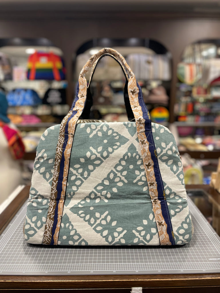 The Platinum Purple 💜  Medium BeeKeeper Weekender Da Vinci Collection