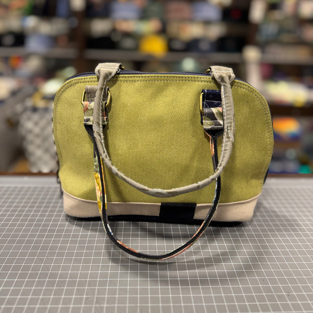 The St. Tropez No. 1 🏺 BeeKeeper Clamshell 🐚 Handbag