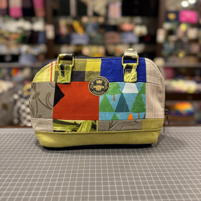 The St. Tropez No. 2 🏺 BeeKeeper Clamshell 🐚 Handbag
