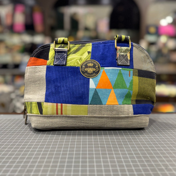 The St. Tropez No. 3 🏺 BeeKeeper Clamshell 🐚 Handbag