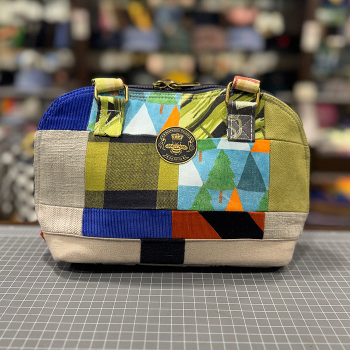 The St. Tropez No. 4 🏺 BeeKeeper Clamshell 🐚 Handbag