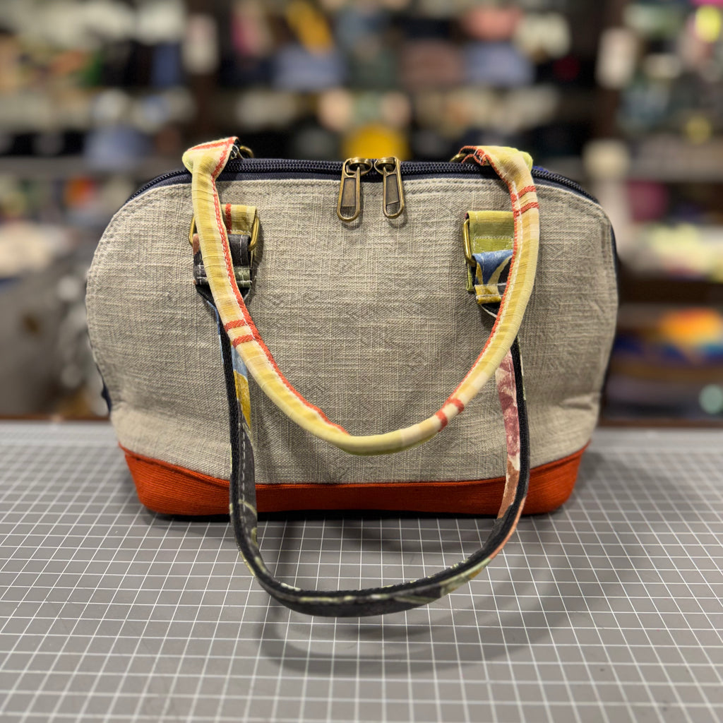 The St. Tropez No. 4 🏺 BeeKeeper Clamshell 🐚 Handbag