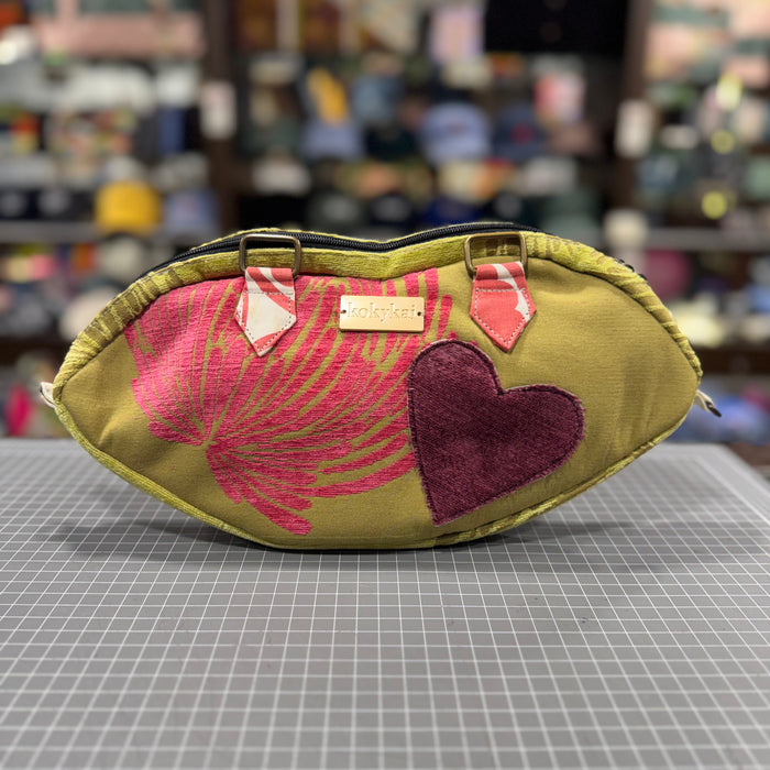 The Plum Heart 🌸 KOKYKAI BACI KISS CLUTCH 💋