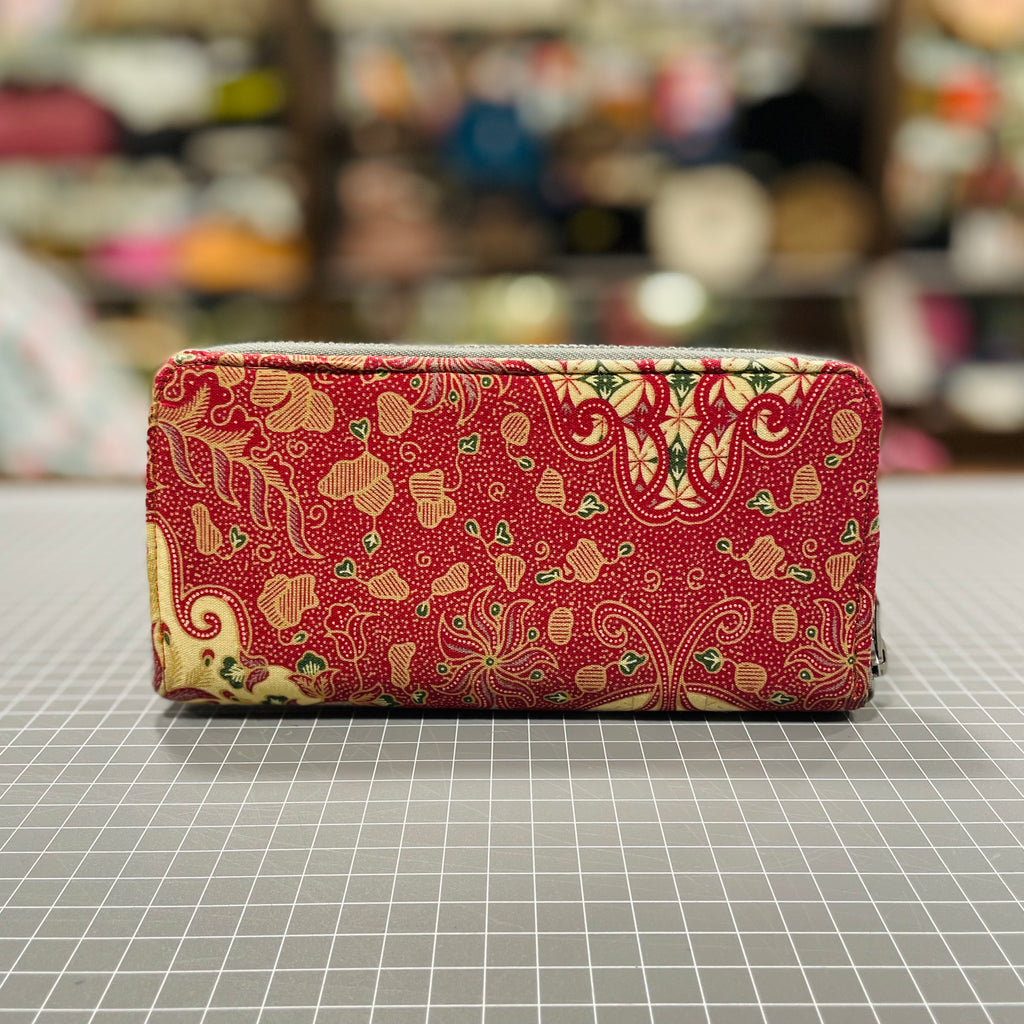 The Red Garden ♥️ BeeKeeper Purse