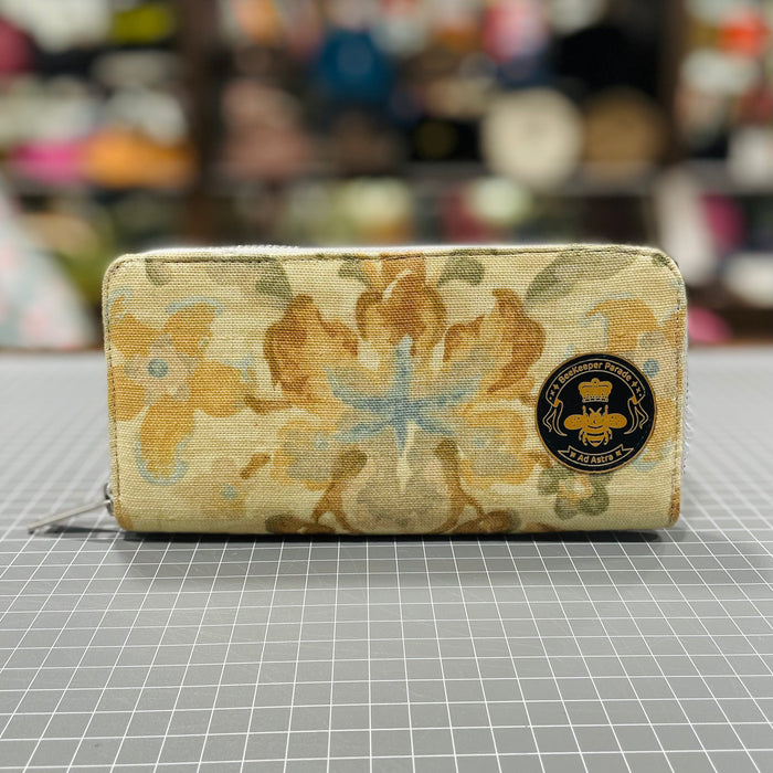 The Earth Garden 🌏 BeeKeeper Purse