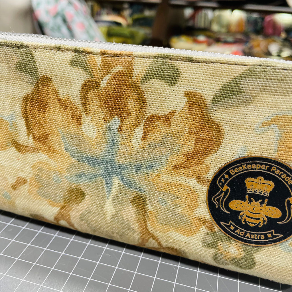 The Earth Garden 🌏 BeeKeeper Purse