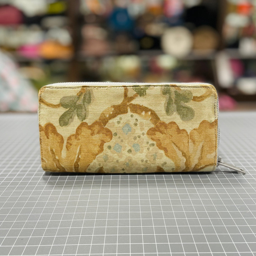 The Earth Garden 🌏 BeeKeeper Purse