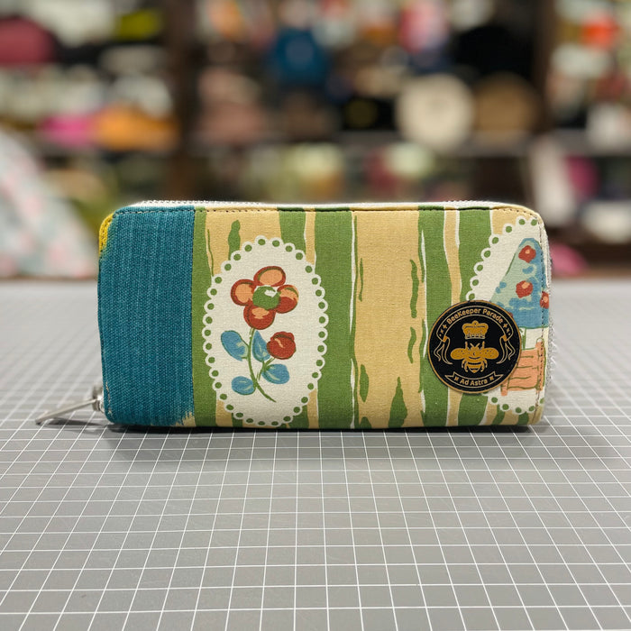 The Red Flower 🌷 BeeKeeper Purse