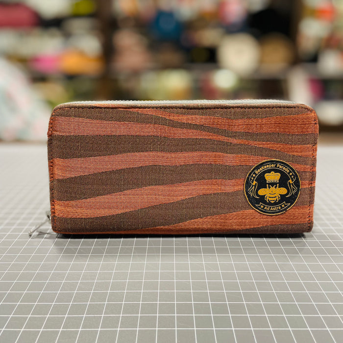 The Red Earth 🌏 BeeKeeper Purse