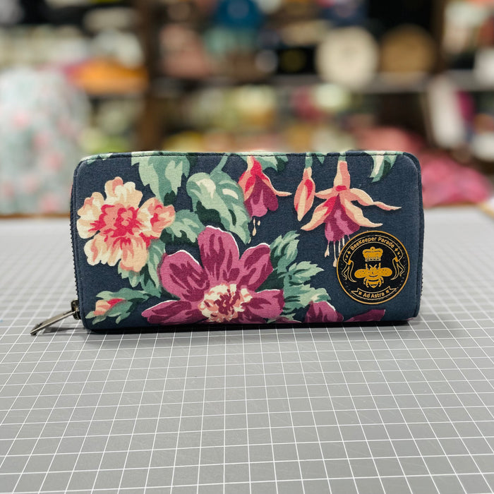 The Midnight Garden 💐 BeeKeeper Purse