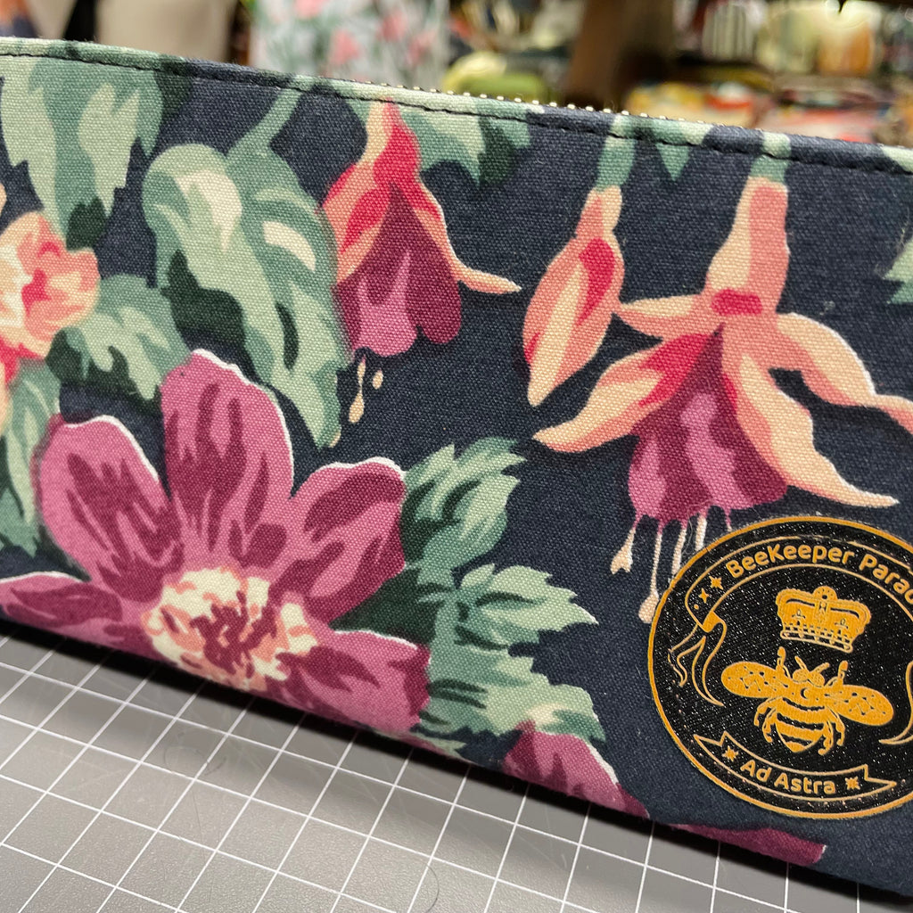 The Midnight Garden 💐 BeeKeeper Purse