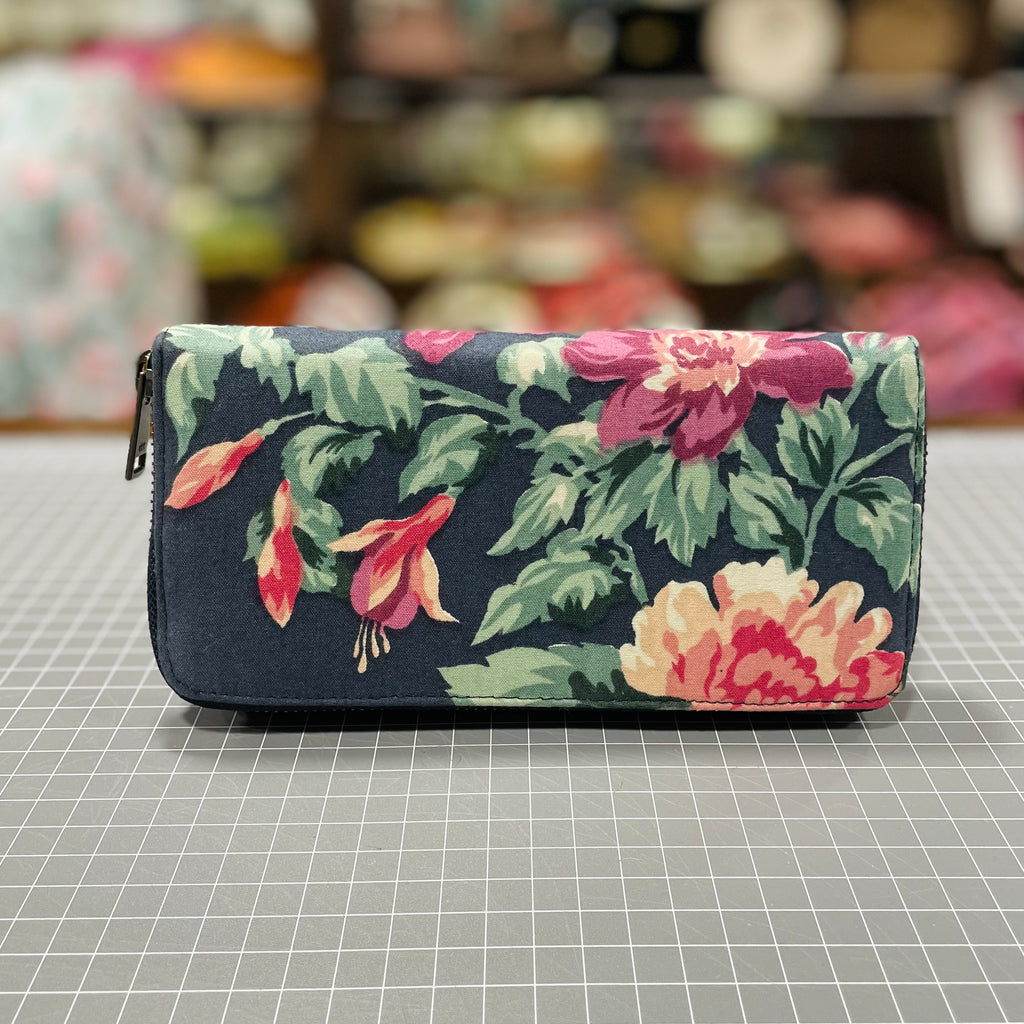 The Midnight Garden 💐 BeeKeeper Purse