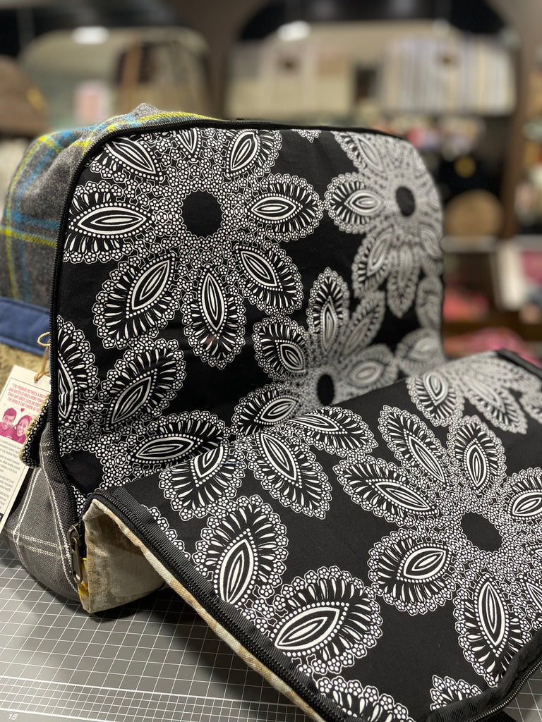The Purple Heart 💜  Medium BeeKeeper Weekender Da Vinci Collection
