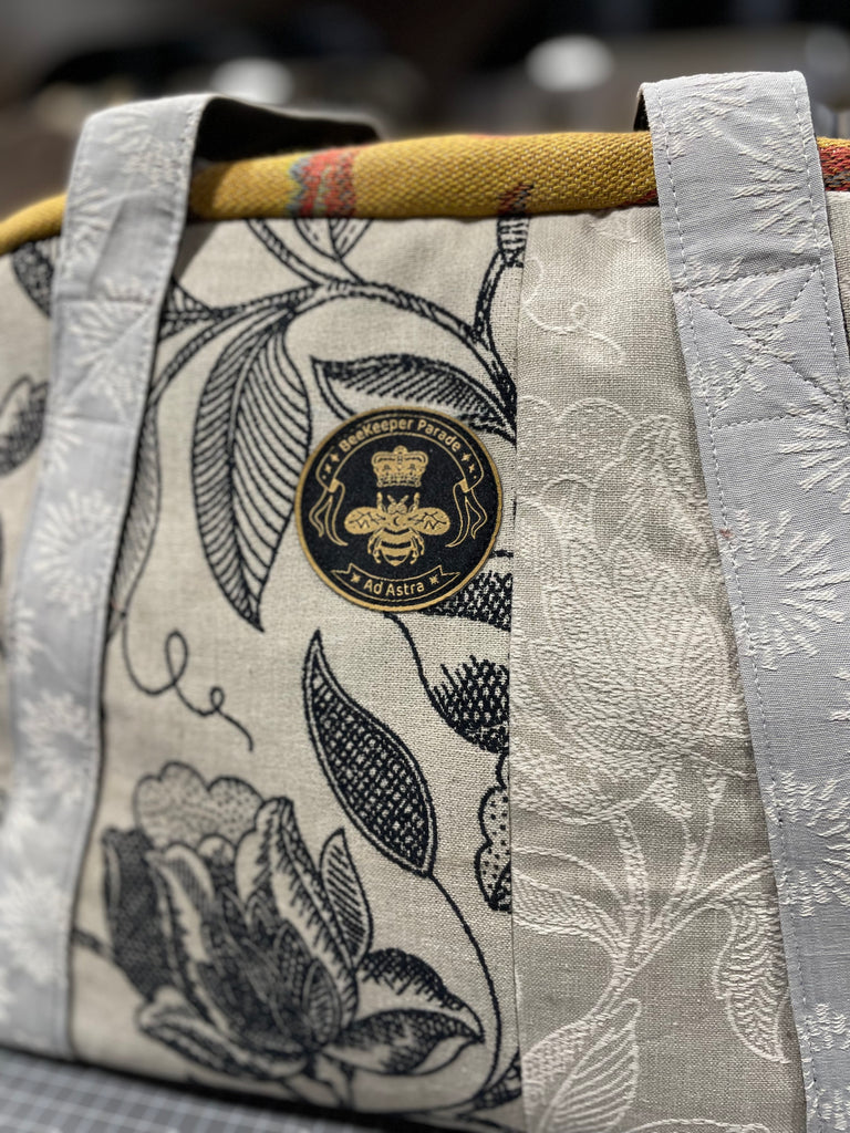 The Botanical Blooms 💐 Medium BeeKeeper Weekender Da Vinci Collection