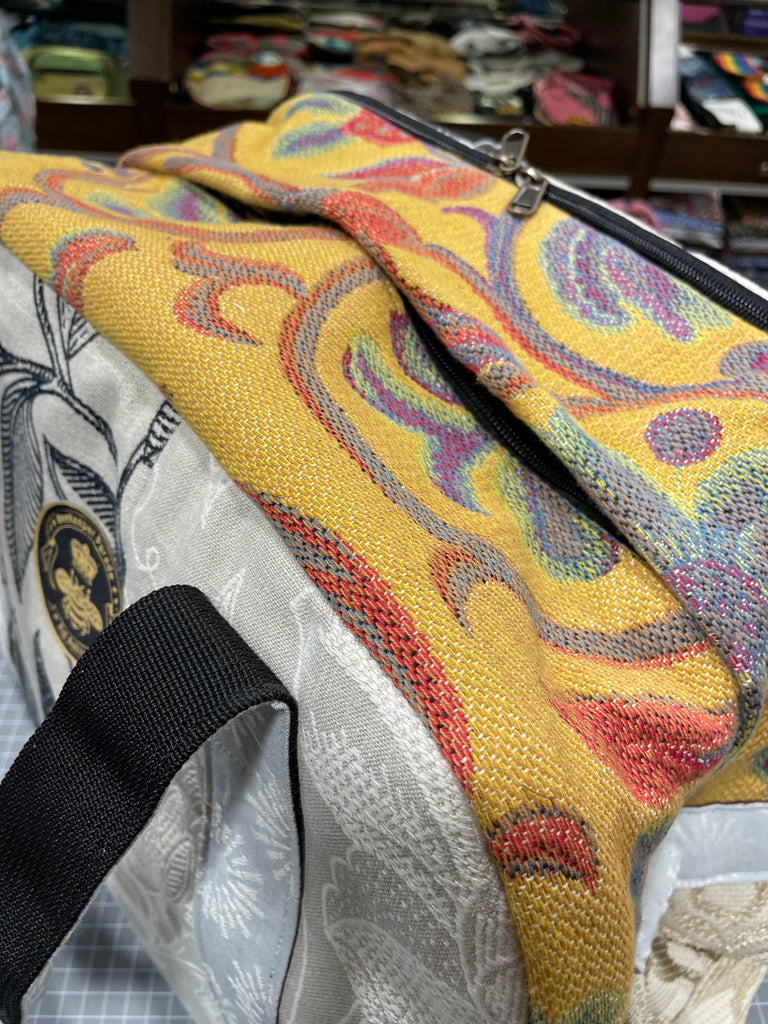 The Botanical Blooms 💐 Medium BeeKeeper Weekender Da Vinci Collection