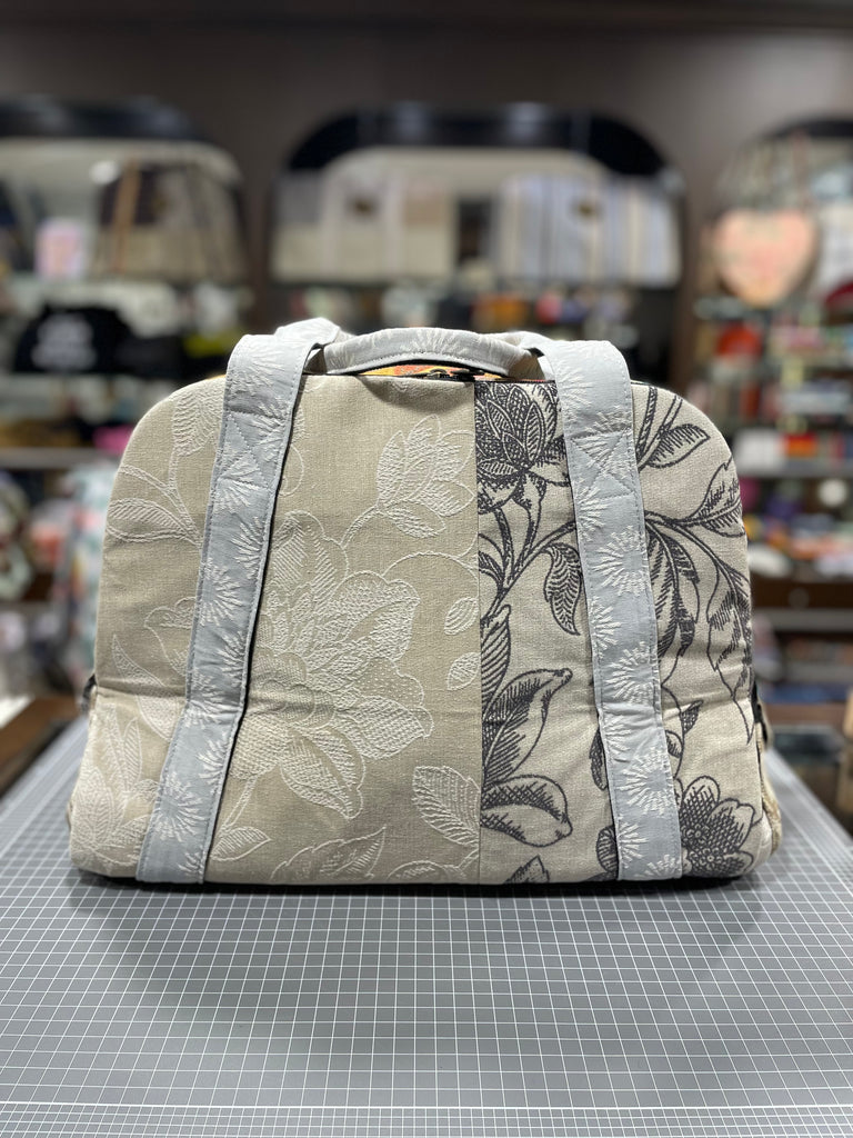 The Botanical Blooms 💐 Medium BeeKeeper Weekender Da Vinci Collection