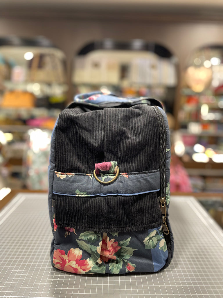 The Midnight Garden 💐 Large BeeKeeper Weekender (Da Vinci Collection)