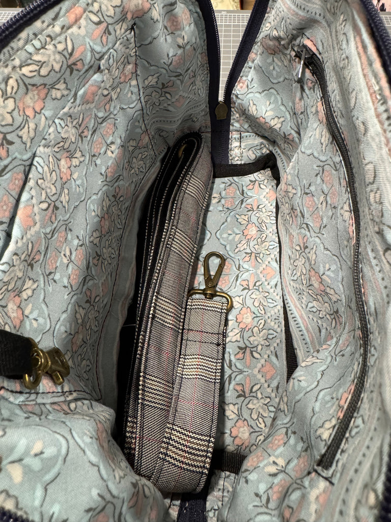 The Grey Tartan 🐨 BeeKeeper Clamshell 🐚 Handbag