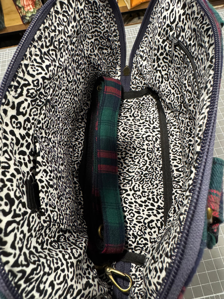 The Green Tartan 🌲 BeeKeeper Clamshell 🐚 Handbag