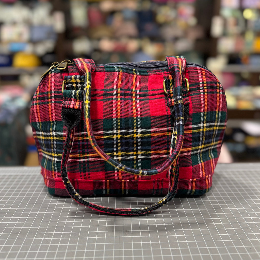 The Red Tartan 🍎 BeeKeeper Clamshell 🐚 Handbag