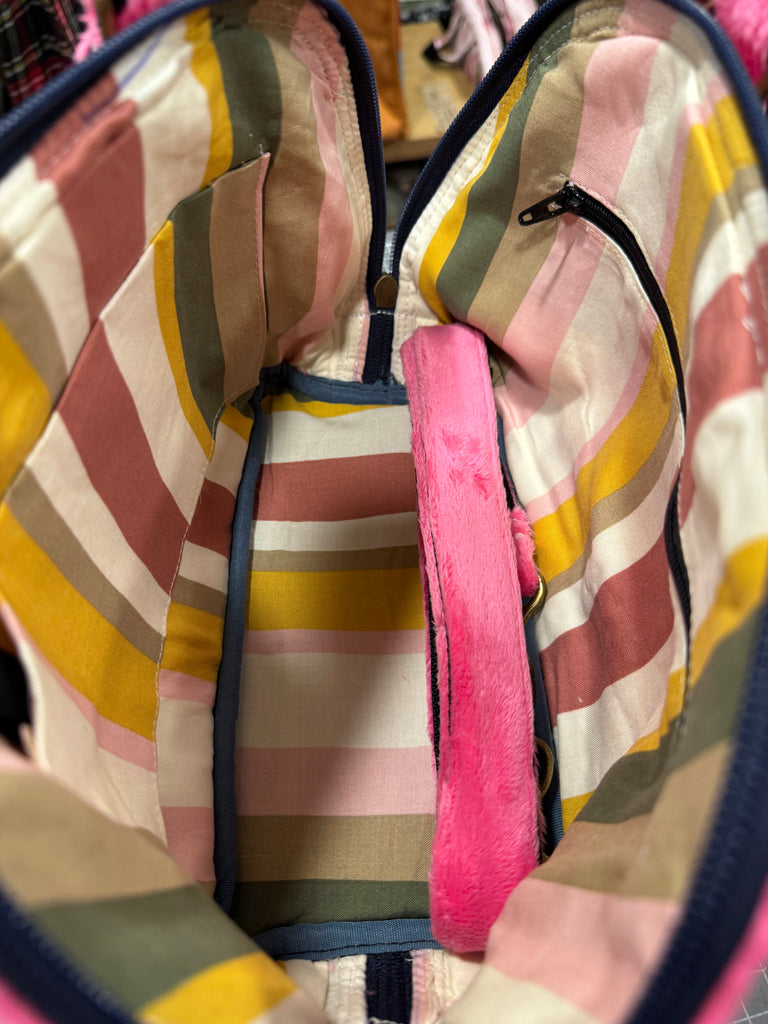 The Pink Plush 💖🧸  BeeKeeper Clamshell 🐚 Handbag