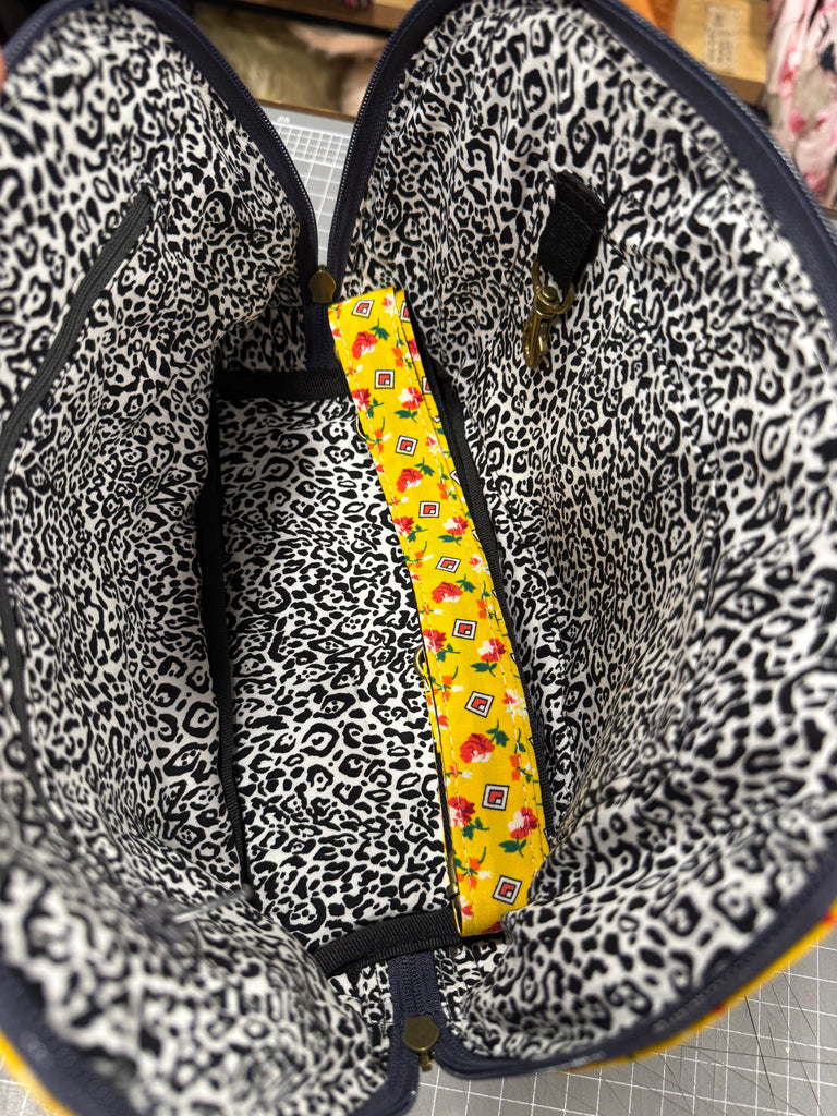 The Yellow 💛 Sweetest Thing 🍬 BeeKeeper Clamshell 🐚 Handbag
