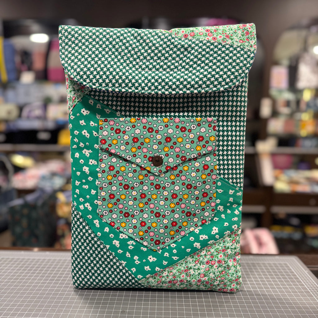 The Green 💚 Sweetest Thing 🍬 15inch BeeKeeper Laptop Sleeve