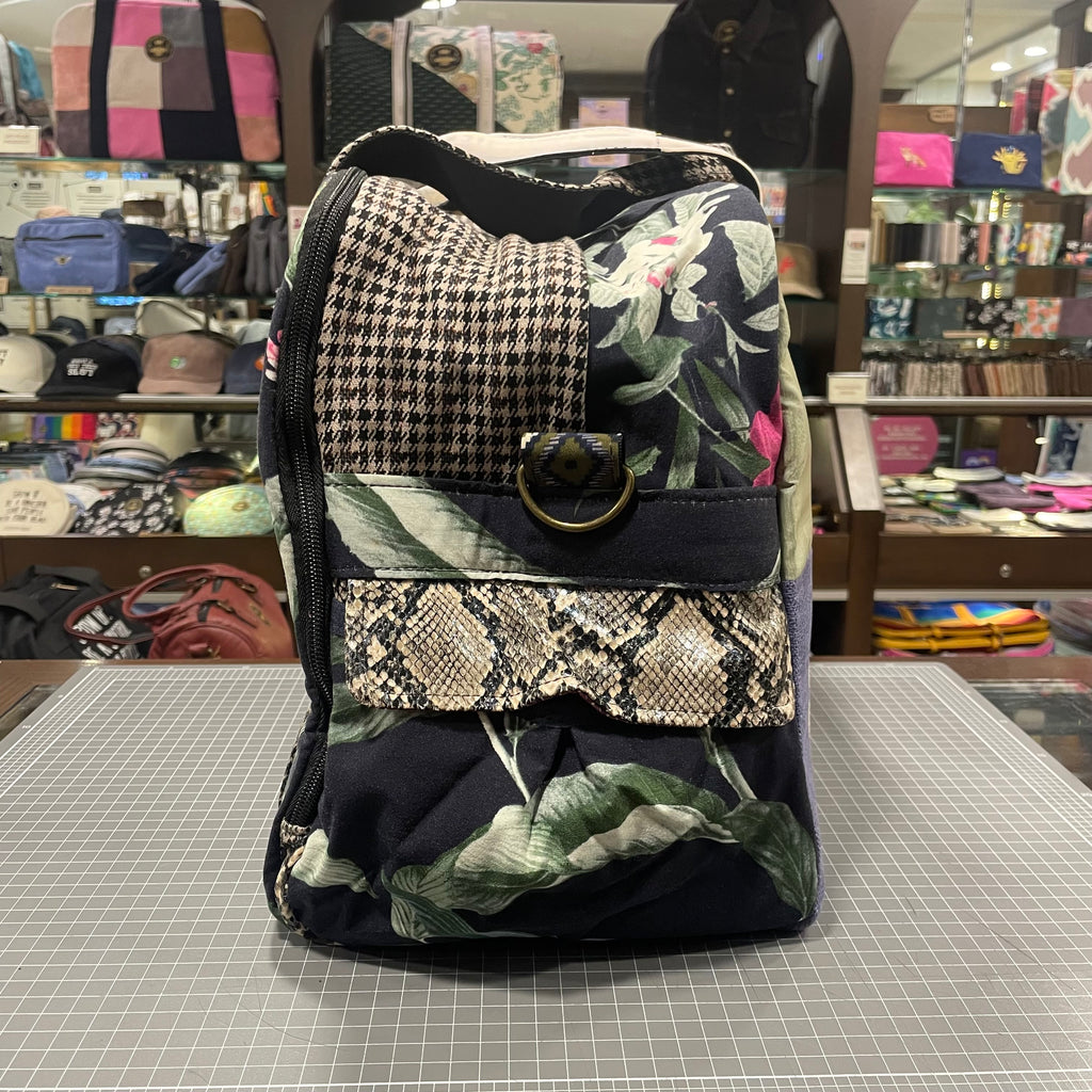 The Floral and Patterns No.1 🌼❦ Large BeeKeeper Weekender (Da Vinci Collection)