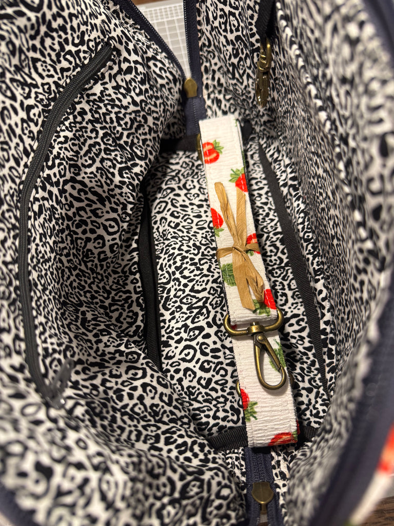The Strawberry 🍓 BeeKeeper Clamshell 🐚 Handbag