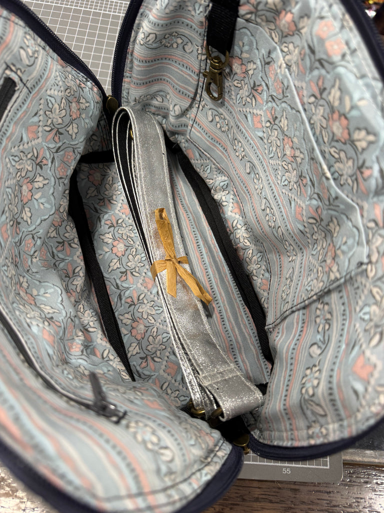 The Space Age 🚀 BeeKeeper Clamshell 🐚 Handbag