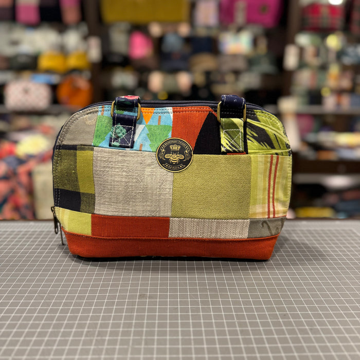 The St. Tropez No. 1 🏺 BeeKeeper Clamshell 🐚 Handbag