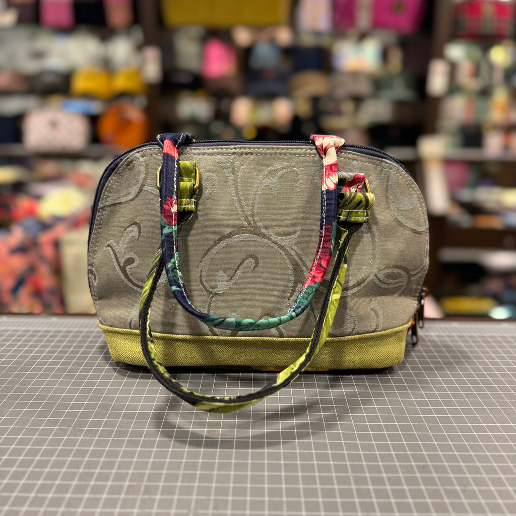 The St. Tropez No. 1 🏺 BeeKeeper Clamshell 🐚 Handbag