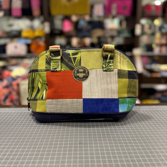 The St. Tropez No. 2 🏺 BeeKeeper Clamshell 🐚 Handbag