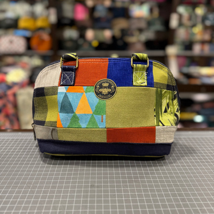 The St. Tropez No. 4 🏺 BeeKeeper Clamshell 🐚 Handbag