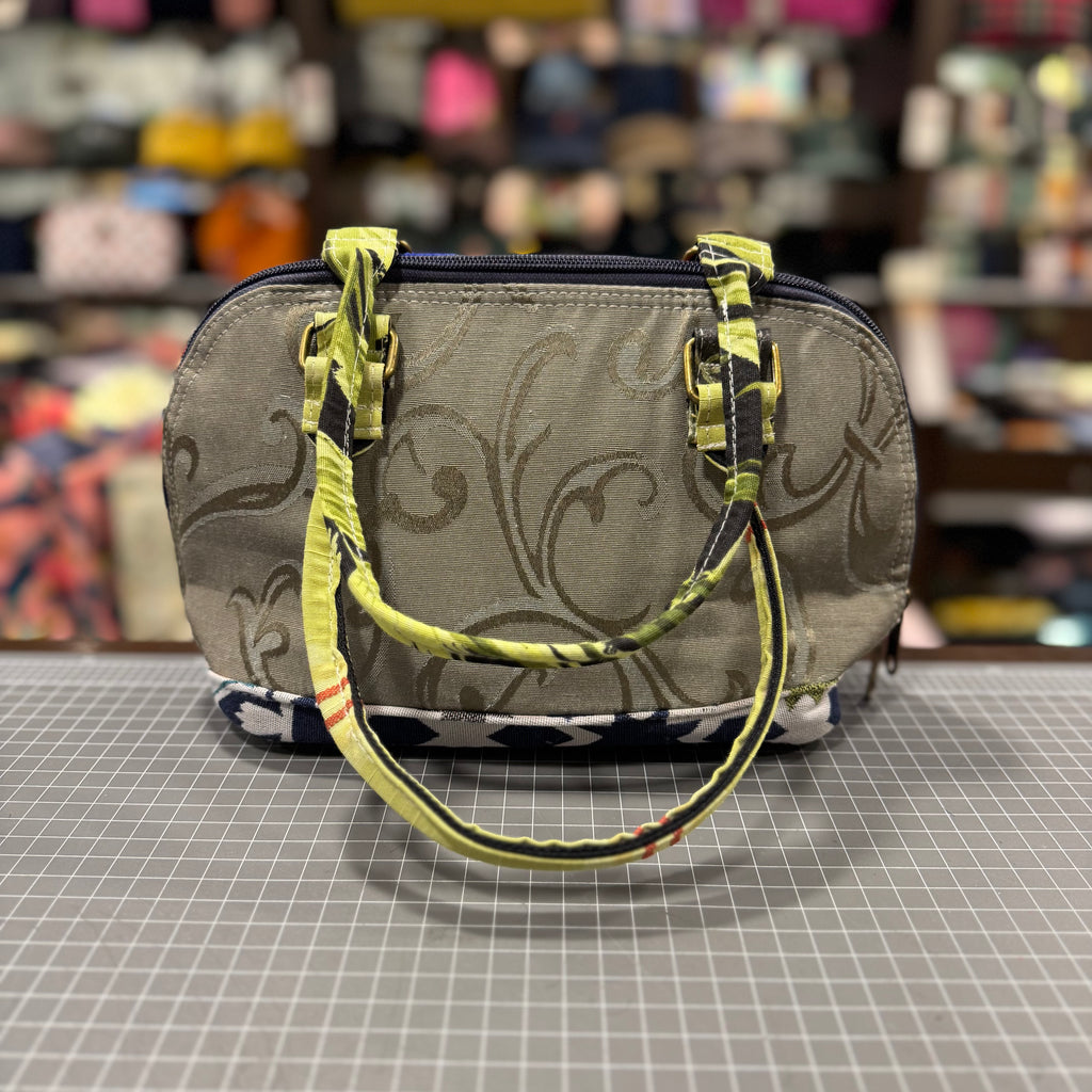The St. Tropez No. 4 🏺 BeeKeeper Clamshell 🐚 Handbag