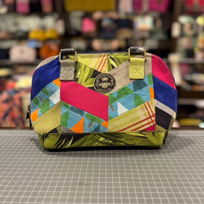 The Herringbone 💠 BeeKeeper Clamshell 🐚 Handbag